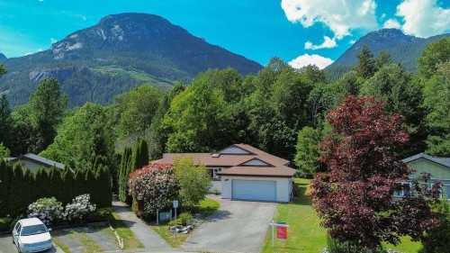 1032 Edgewater Crescent, Squamish, BC 