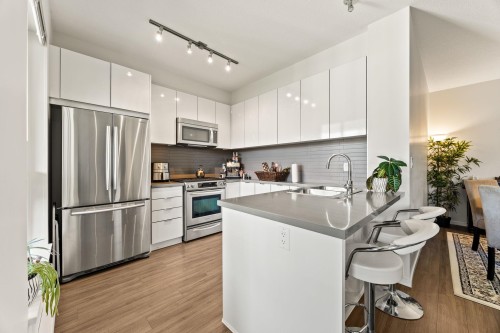 412-3107 Windsor Gate, Coquitlam, BC 