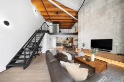 47 Cordova Street E Vancouver, BC V6A 1K3
