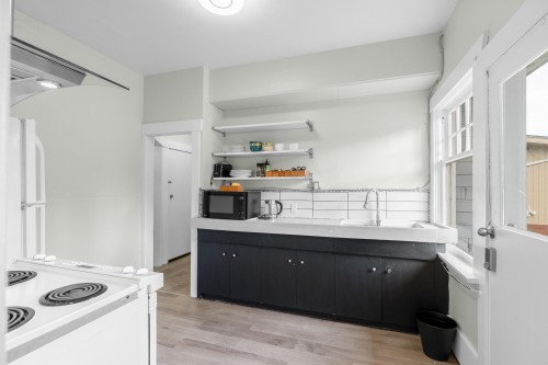 3425 8Th Avenue W, Vancouver, BC 