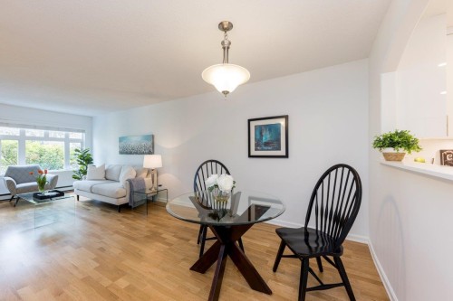 201-2800 Chesterfield Avenue  North Vancouver, BC V7N 4M1