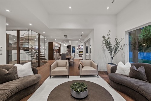 920 Melbourne Avenue, North Vancouver, BC 