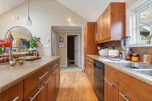 1820 11Th Avenue W, Vancouver, BC 