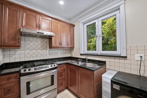 761 Eyremount Drive, West Vancouver, BC 