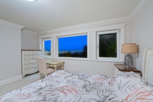 761 Eyremount Drive, West Vancouver, BC 