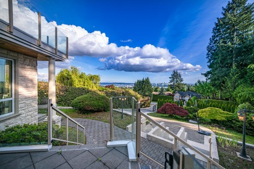 761 Eyremount Drive, West Vancouver, BC 