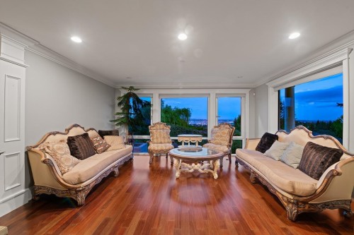 761 Eyremount Drive, West Vancouver, BC 