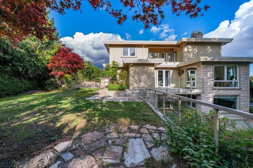 761 Eyremount Drive, West Vancouver, BC 