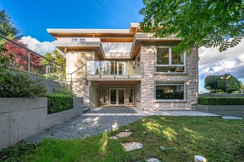 761 Eyremount Drive, West Vancouver, BC 