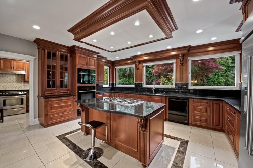 761 Eyremount Drive, West Vancouver, BC 