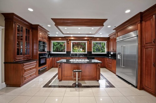 761 Eyremount Drive, West Vancouver, BC 