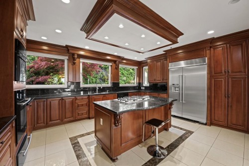 761 Eyremount Drive, West Vancouver, BC 