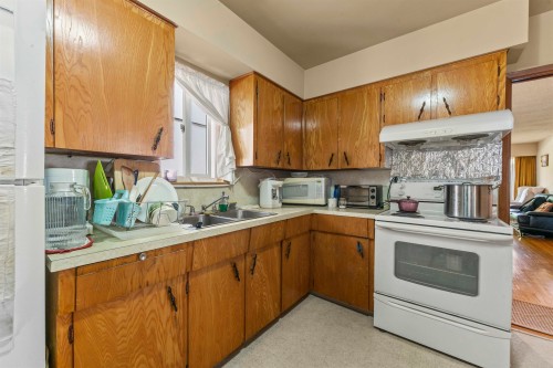 2666 Waverley Avenue, Vancouver, BC 