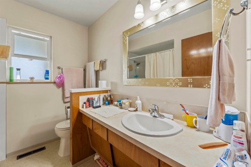 2666 Waverley Avenue, Vancouver, BC 