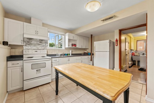 2666 Waverley Avenue, Vancouver, BC 