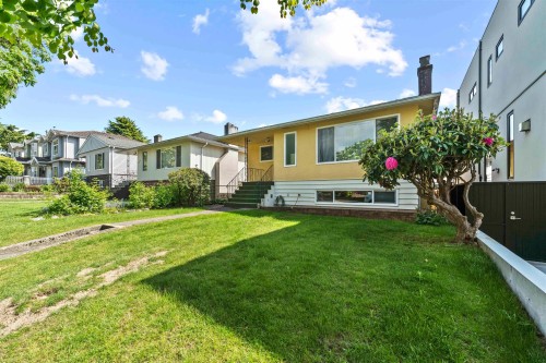 2666 Waverley Avenue, Vancouver, BC 
