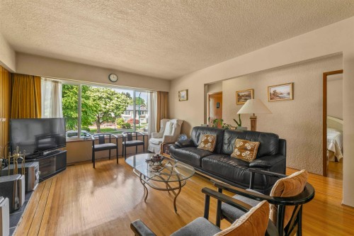 2666 Waverley Avenue, Vancouver, BC 