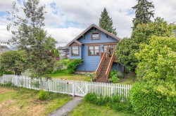 534 7th Street E North Vancouver, BC V7L 1S3