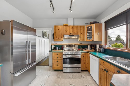 534 7Th Street E, North Vancouver, BC 
