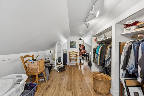 534 7Th Street E, North Vancouver, BC 