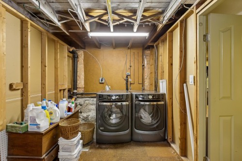 534 7Th Street E, North Vancouver, BC 
