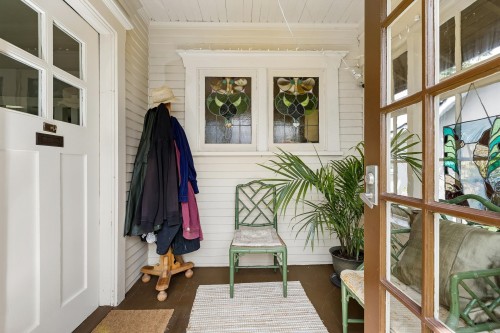 534 7Th Street E, North Vancouver, BC 