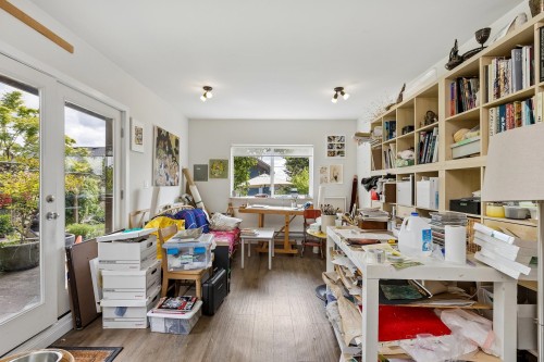 534 7Th Street E, North Vancouver, BC 