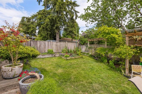 534 7Th Street E, North Vancouver, BC 