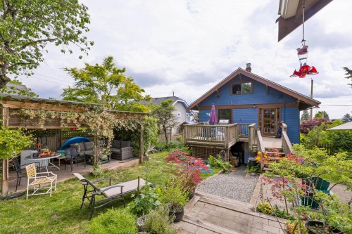 534 7Th Street E, North Vancouver, BC 