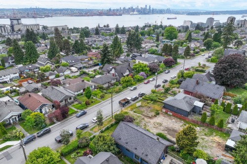 534 7Th Street E, North Vancouver, BC 