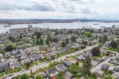 534 7Th Street E, North Vancouver, BC 