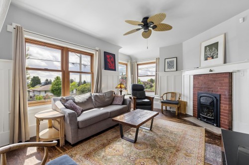 534 7Th Street E, North Vancouver, BC 