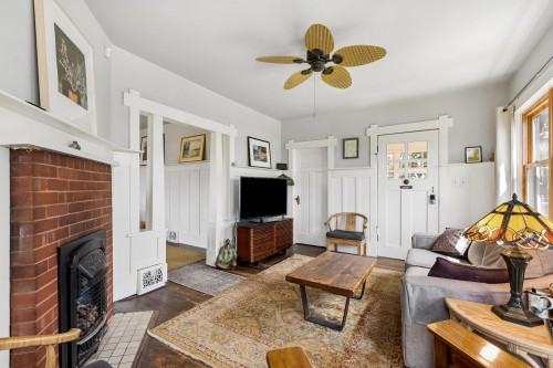 534 7Th Street E, North Vancouver, BC 