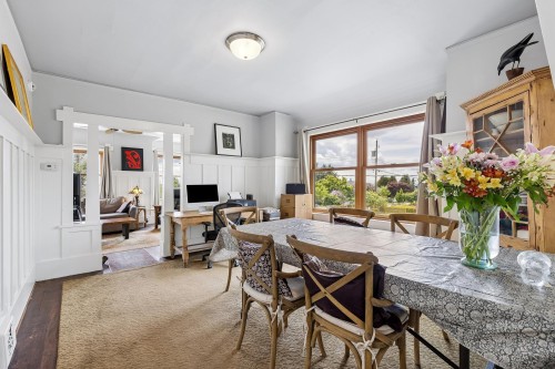 534 7Th Street E, North Vancouver, BC 