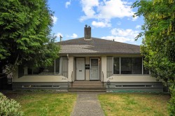 443-445 Keith Road W North Vancouver, BC V7M 1M2