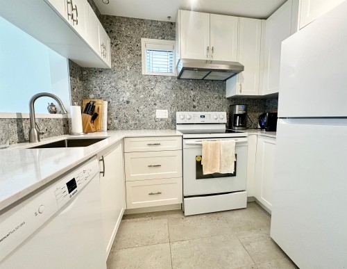 3160 4Th Avenue W, Vancouver, BC 