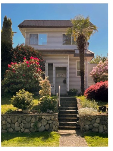 431 2nd Street E North Vancouver, BC V7L 1C9