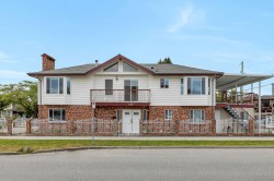 683 Gilmore Avenue Burnaby, BC V5C 5W6