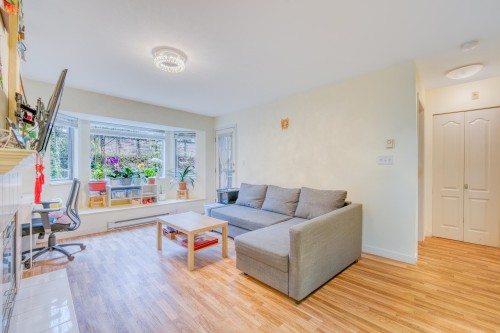 207-3738 Norfolk Street, Burnaby, BC 
