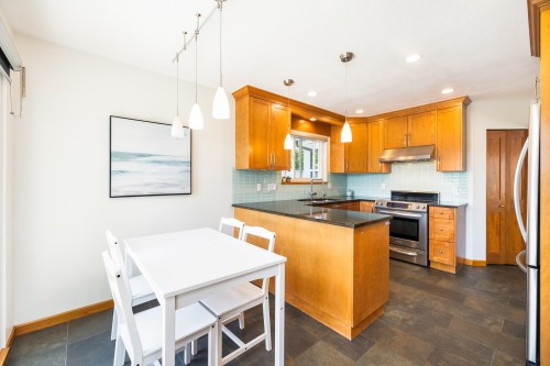 3985 Frames Place, North Vancouver, BC 
