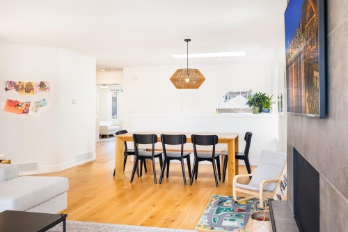 3985 Frames Place, North Vancouver, BC 