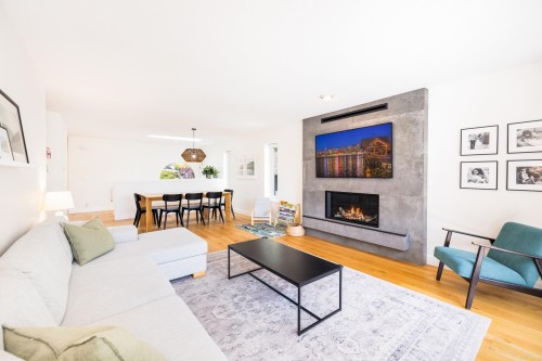 3985 Frames Place, North Vancouver, BC 