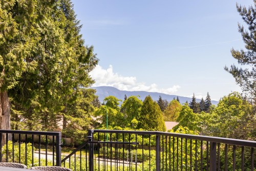 3985 Frames Place, North Vancouver, BC 