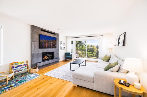3985 Frames Place, North Vancouver, BC 