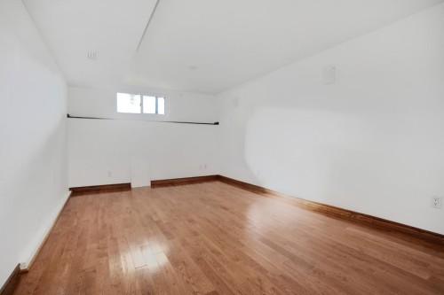 2305 3Rd Avenue W, Vancouver, BC 