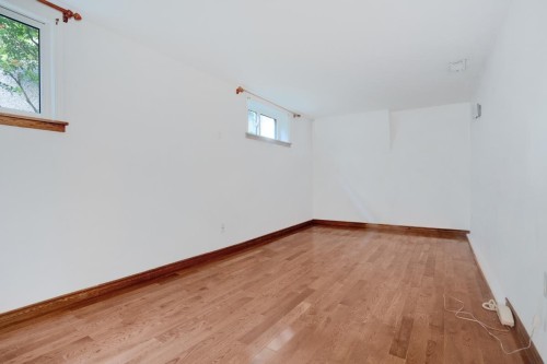 2305 3Rd Avenue W, Vancouver, BC 