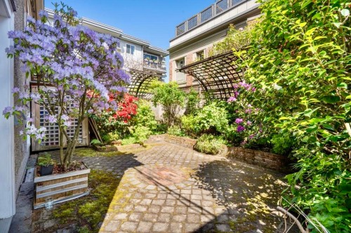 2305 3Rd Avenue W, Vancouver, BC 