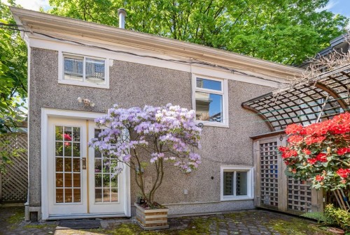 2305 3Rd Avenue W, Vancouver, BC 