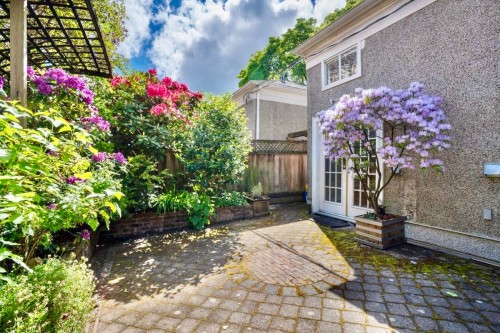 2305 3Rd Avenue W, Vancouver, BC 