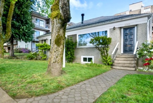 2305 3Rd Avenue W, Vancouver, BC 